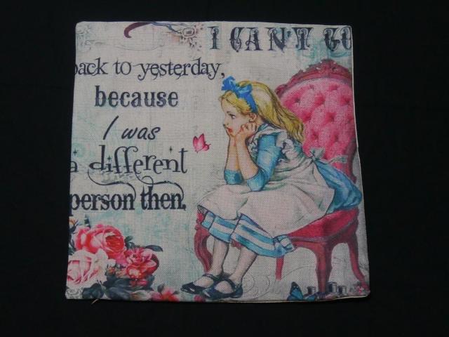 新品 不思議の国のアリス クッションカバー < インテリア/ライフ  新品 不思議の国のアリス クッションカバー  < インテリア/ライフの