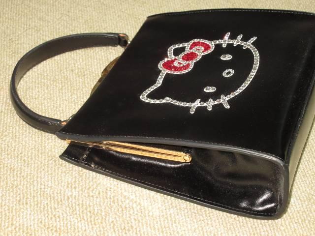 本革製スクエアハンドバッグ*ハローキティスワロデコ(黒) < 女性ファッション 本革製スクエアハンドバッグ*ハローキティスワロデコ(黒) < 女性ファッションの