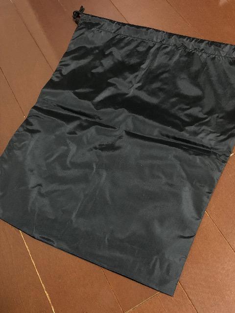 新品〈TAKEO KIKUCHI〉タケオ キクチ 巾着(ブラック×グレー)希少ノベルティ < ブランド  新品〈TAKEO KIKUCHI〉タケオ キクチ 巾着(ブラック×グレー)希少ノベルティ < ブランドの