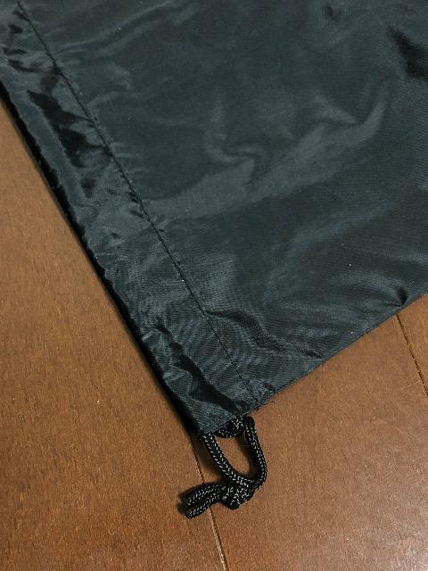 新品〈TAKEO KIKUCHI〉タケオ キクチ 巾着(ブラック×グレー)希少ノベルティ < ブランド  新品〈TAKEO KIKUCHI〉タケオ キクチ 巾着(ブラック×グレー)希少ノベルティ < ブランドの