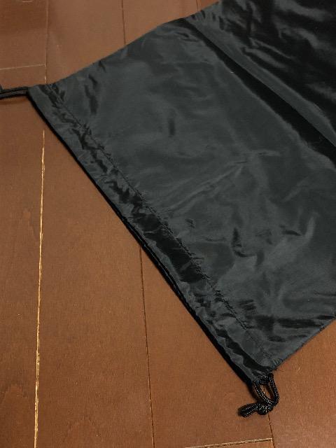 新品〈TAKEO KIKUCHI〉タケオ キクチ 巾着(ブラック×グレー)希少ノベルティ < ブランド  新品〈TAKEO KIKUCHI〉タケオ キクチ 巾着(ブラック×グレー)希少ノベルティ < ブランドの
