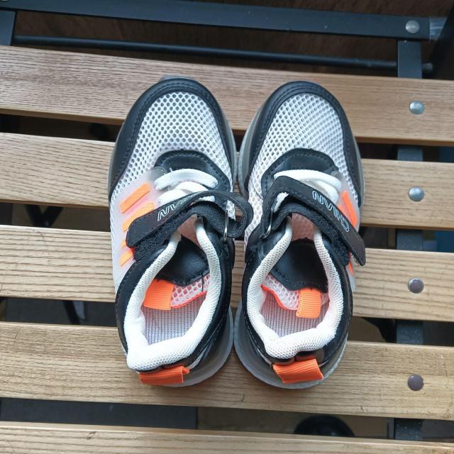 新品 16cm スニーカー ホワイト 子供靴 キッズ 靴 シューズ < キッズ/ベビー  新品 16cm スニーカー ホワイト 子供靴 キッズ 靴 シューズ < キッズ/ベビーの