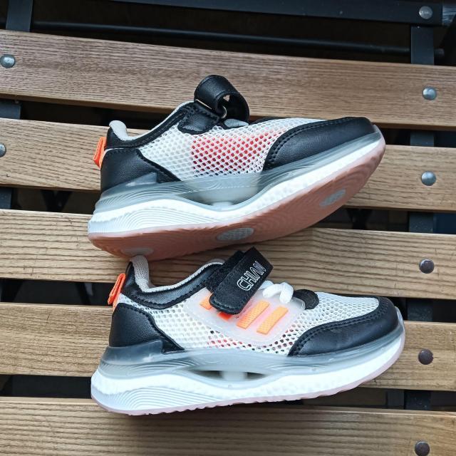 新品 16cm スニーカー ホワイト 子供靴 キッズ 靴 シューズ < キッズ/ベビー  新品 16cm スニーカー ホワイト 子供靴 キッズ 靴 シューズ < キッズ/ベビーの