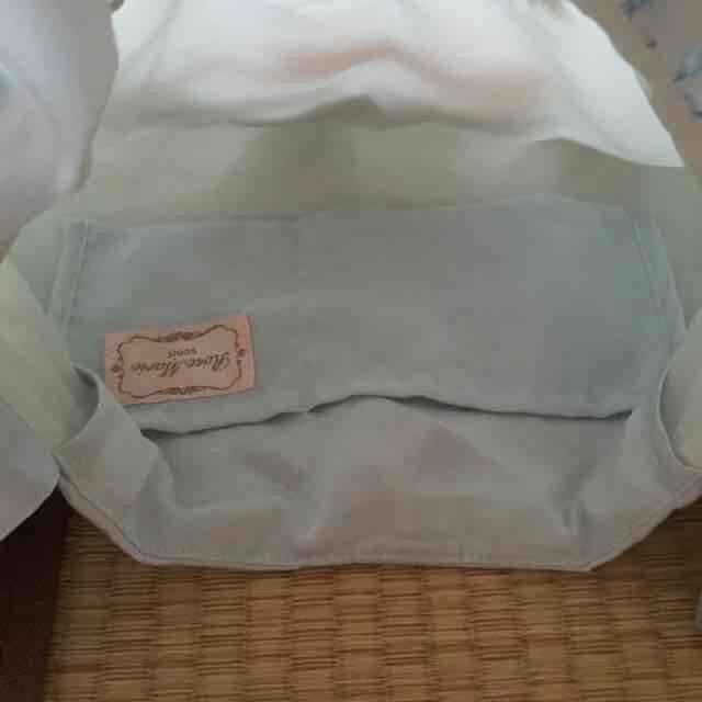 rosemarieseoir・ネコ刺繍サテンフリルトートバッグ。ブルー < ブランド rosemarieseoir・ネコ刺繍サテンフリルトートバッグ。ブルー < ブランドの