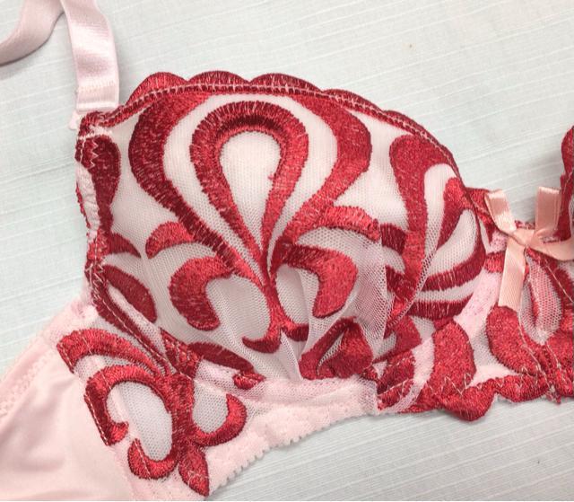 未使用品 タグあり◇パリツェ◇リボン付き 大人刺繍 ノンワイヤー ブラジャー/サイズB70/ピンク×レッド < 女性ファッション  未使用品 タグあり◇パリツェ◇リボン付き 大人刺繍 ノンワイヤー ブラジャー/サイズB70/ピンク×レッド < 女性ファッションの