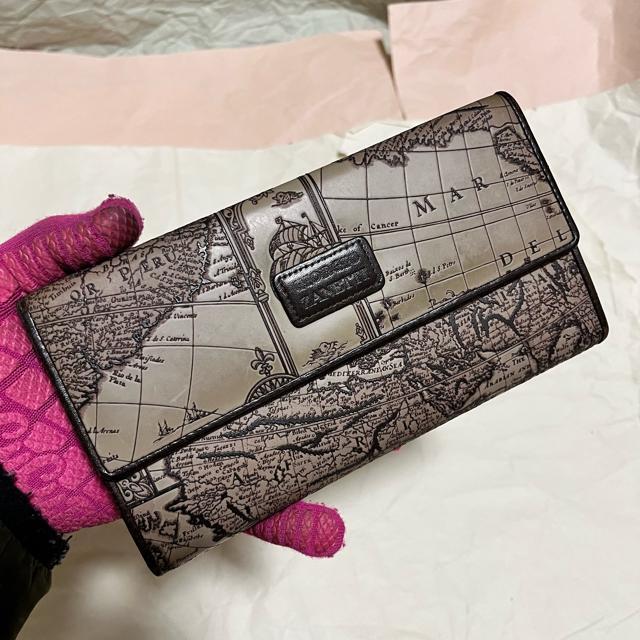 【地図柄】GIORGIO ZANETTI 三つ折り 長財布 グレー パテント調 < 女性ファッション 【地図柄】GIORGIO ZANETTI 三つ折り 長財布 グレー パテント調 < 女性ファッションの