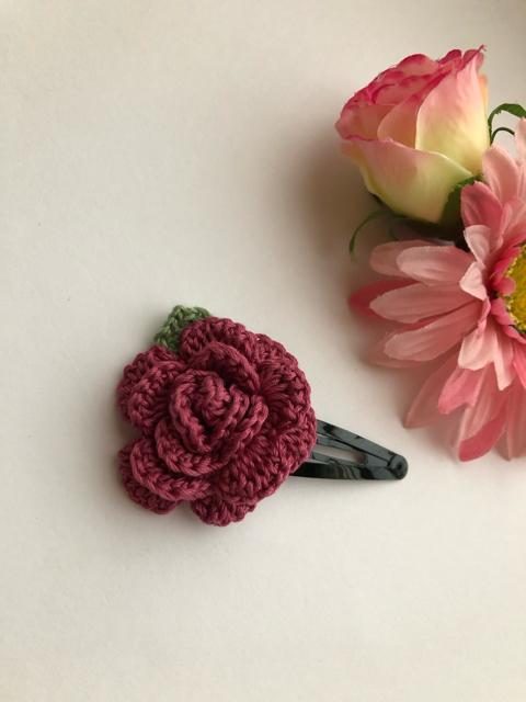 ハンドメイド スリーピン パッチンピン 薔薇 ボルドー < 女性ファッション  ハンドメイド スリーピン パッチンピン 薔薇 ボルドー < 女性ファッションの
