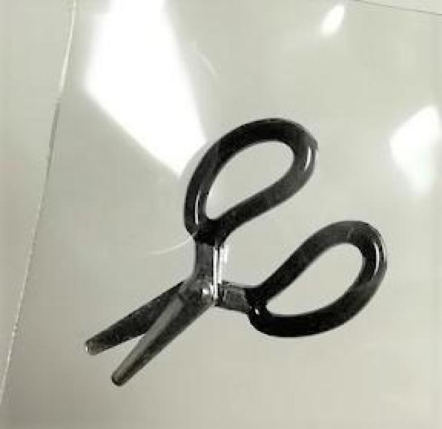 ミニチュア★ハサミ★黒★ブラック★色違いあります★簡単なものは切れます★ドールハウス★ < おもちゃ  ミニチュア★ハサミ★黒★ブラック★色違いあります★簡単なものは切れます★ドールハウス★ < おもちゃの