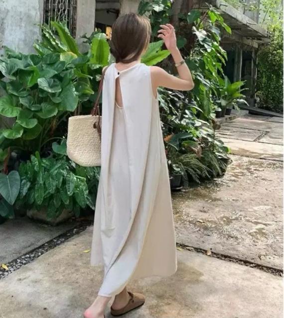 ノースリーブ フレアワンピース ロング丈 背中開き ベージュ系 大きいサイズ < 女性ファッション ノースリーブ フレアワンピース ロング丈 背中開き ベージュ系 大きいサイズ < 女性ファッションの