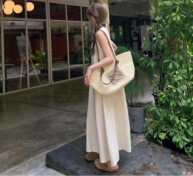 ノースリーブ フレアワンピース ロング丈 背中開き ベージュ系 大きいサイズ < 女性ファッション ノースリーブ フレアワンピース ロング丈 背中開き ベージュ系 大きいサイズ < 女性ファッションの