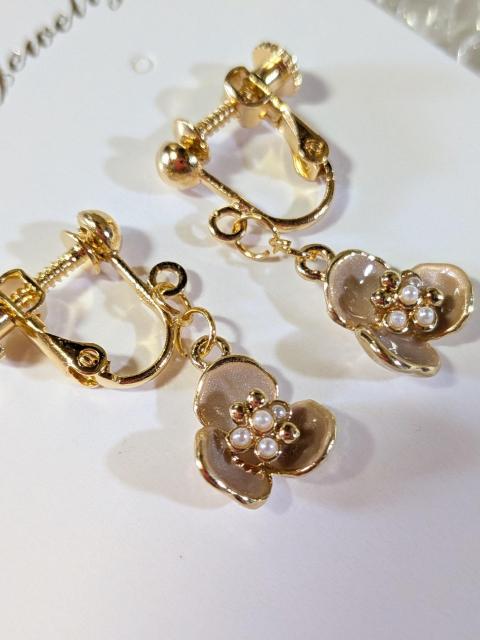 *HM*『ミルクティー色』@☆イヤリング☆ネジバネ式 < 女性ファッション  *HM*『ミルクティー色』@☆イヤリング☆ネジバネ式 < 女性ファッションの