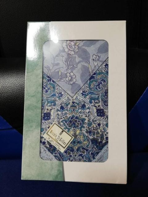 tX Nicole St Gilles jRTW nJ`@Vi   jt@bV 