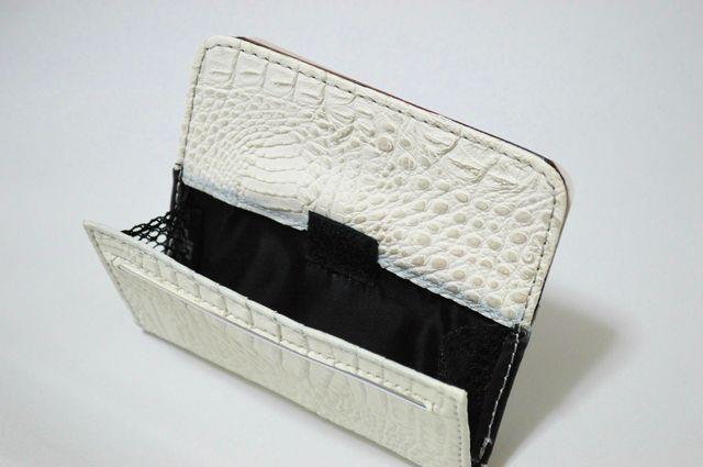 クロコダイル調ホルダー限定ホワイトiphoneやスマホに < 自動車/バイク クロコダイル調ホルダー限定ホワイトiphoneやスマホに < 自動車/バイク