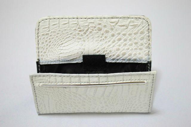 クロコダイル調ホルダー限定ホワイトiphoneやスマホに < 自動車/バイク クロコダイル調ホルダー限定ホワイトiphoneやスマホに < 自動車/バイク