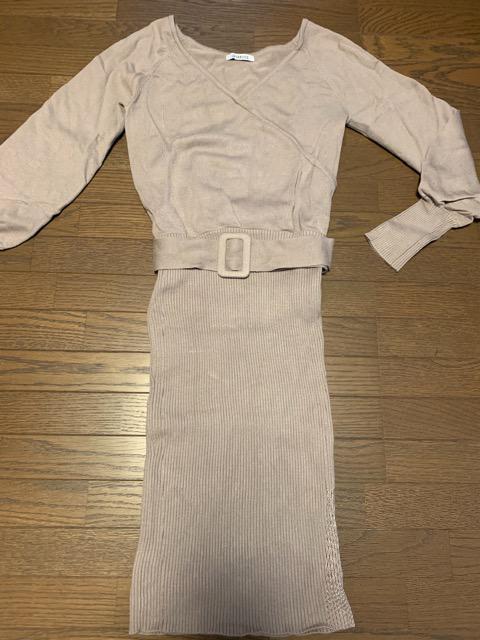 LIP SERVICE☆ベルト付☆ニットひざ丈ワンピ☆グレージュ☆M☆美品 < ブランド LIP SERVICE☆ベルト付☆ニットひざ丈ワンピ☆グレージュ☆M☆美品 < ブランドの