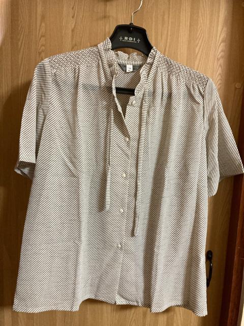 1974.未使用☆夏用さらさら素材の半袖ブラウス☆サイズL 13号 < 女性ファッション  1974.未使用☆夏用さらさら素材の半袖ブラウス☆サイズL 13号  < 女性ファッションの