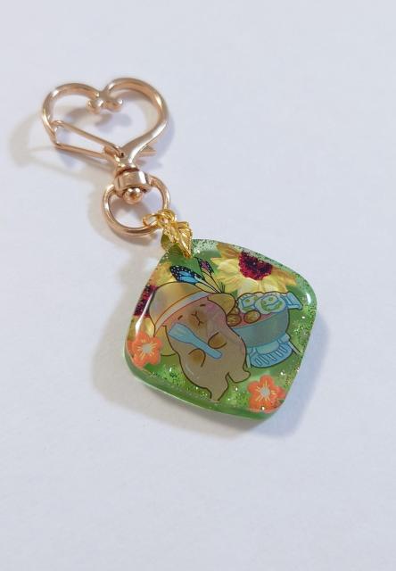 カピバラちゃんがバーベキューするかわいいキーホルダー  ハンドメイドアクセサリー   カピバラ   カピバラアクセサリー   < 女性ファッション  カピバラちゃんがバーベキューするかわいいキーホルダー  ハンドメイドアクセサリー   カピバラ   カピバラアクセサリー   < 女性ファッションの
