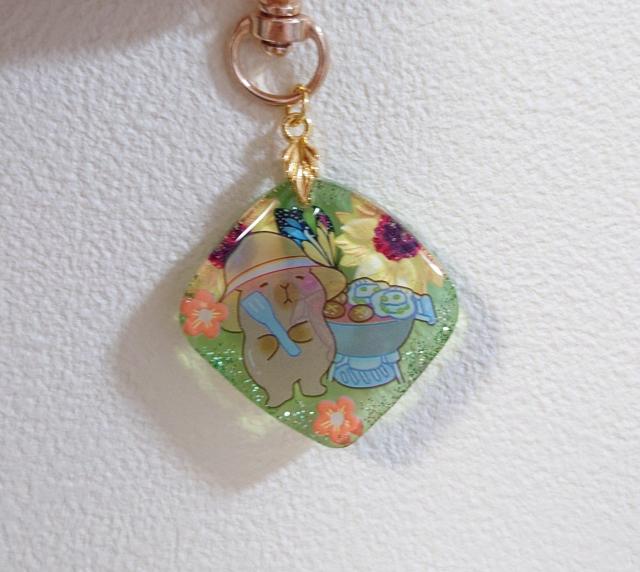カピバラちゃんがバーベキューするかわいいキーホルダー  ハンドメイドアクセサリー   カピバラ   カピバラアクセサリー   < 女性ファッション  カピバラちゃんがバーベキューするかわいいキーホルダー  ハンドメイドアクセサリー   カピバラ   カピバラアクセサリー   < 女性ファッションの