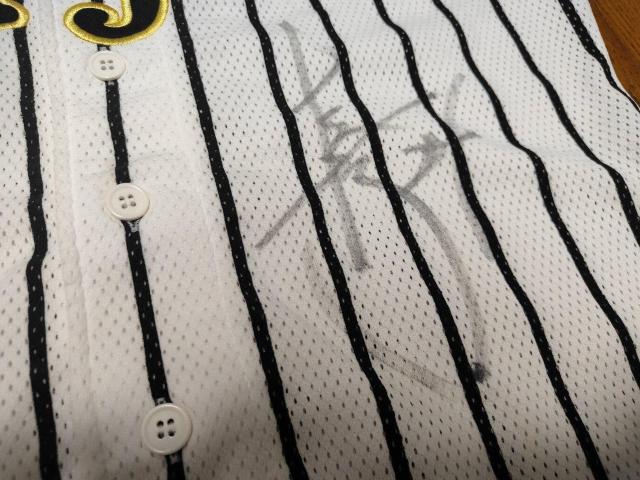 阪神 Tigers 阪神タイガース 桧山選手 レプリカ 復刻 ユニフォーム サイン入り M < レジャー/スポーツ  阪神 Tigers 阪神タイガース 桧山選手 レプリカ 復刻 ユニフォーム サイン入り M < レジャー/スポーツの