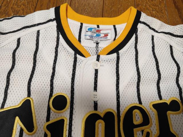 阪神 Tigers 阪神タイガース 桧山選手 レプリカ 復刻 ユニフォーム サイン入り M < レジャー/スポーツ  阪神 Tigers 阪神タイガース 桧山選手 レプリカ 復刻 ユニフォーム サイン入り M < レジャー/スポーツの
