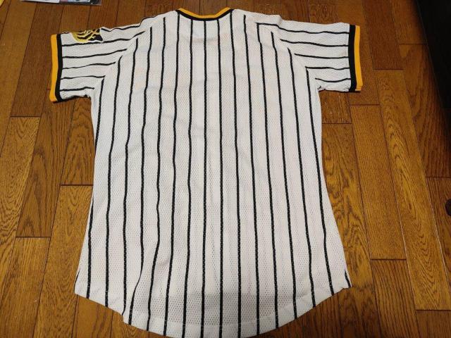 阪神 Tigers 阪神タイガース 桧山選手 レプリカ 復刻 ユニフォーム サイン入り M < レジャー/スポーツ  阪神 Tigers 阪神タイガース 桧山選手 レプリカ 復刻 ユニフォーム サイン入り M < レジャー/スポーツの