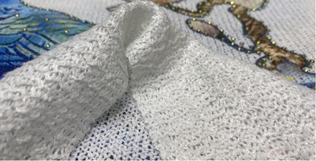 麻混素材 ニットカットソー  キラキララインストーン付き 孔雀柄 ホワイト 大きいサイズ < 女性ファッション  麻混素材 ニットカットソー  キラキララインストーン付き 孔雀柄 ホワイト 大きいサイズ < 女性ファッションの