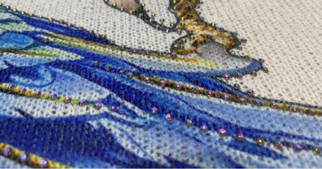 麻混素材 ニットカットソー  キラキララインストーン付き 孔雀柄 ホワイト 大きいサイズ < 女性ファッション  麻混素材 ニットカットソー  キラキララインストーン付き 孔雀柄 ホワイト 大きいサイズ < 女性ファッションの