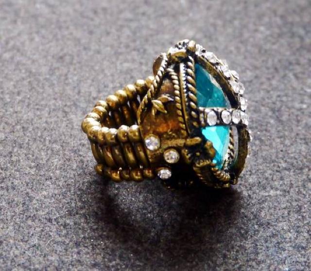 新品 アンティーク調青系ストーンピースマークリング指輪 < 女性アクセサリー/時計  新品 アンティーク調青系ストーンピースマークリング指輪 < 女性アクセサリー/時計の