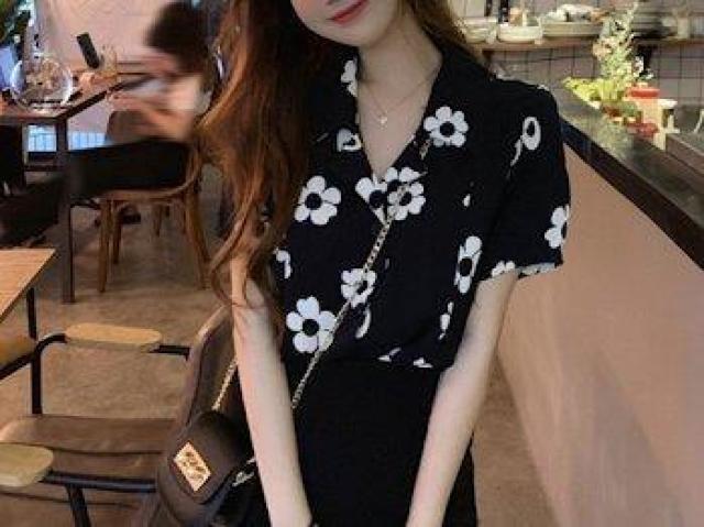 フラワーシャツブラウス ブラック < 女性ファッション フラワーシャツブラウス ブラック < 女性ファッションの