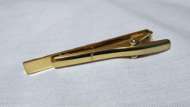 正規レア イヴサンローラン YSL コンビカラー yエンブレムラインネクタイピン ゴールド×シルバー < ブランド  正規レア イヴサンローラン YSL コンビカラー yエンブレムラインネクタイピン ゴールド×シルバー < ブランドの