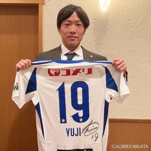 #19 星 雄次選手 実着用・直筆サイン入り2ndユニフォーム < レジャー/スポーツ #19 星 雄次選手 実着用・直筆サイン入り2ndユニフォーム < レジャー/スポーツの