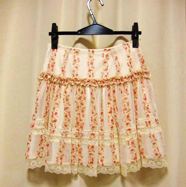 新品 アプワイザーリッシェ Apuweiser-riche フラワー 小花柄 レース フレアスカート S < ブランド 新品 アプワイザーリッシェ Apuweiser-riche フラワー 小花柄 レース フレアスカート S < ブランドの