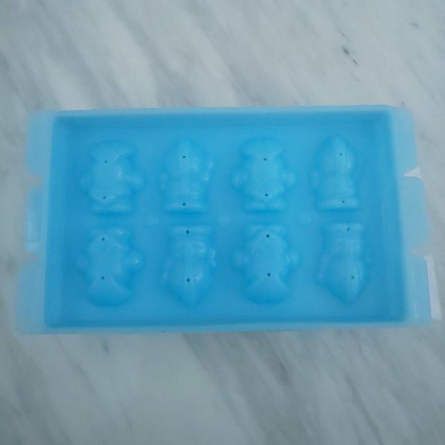 ウルトラマン バルタン星人 製氷皿 < アニメ/コミック/キャラクター  ウルトラマン バルタン星人 製氷皿 < アニメ/コミック/キャラクターの