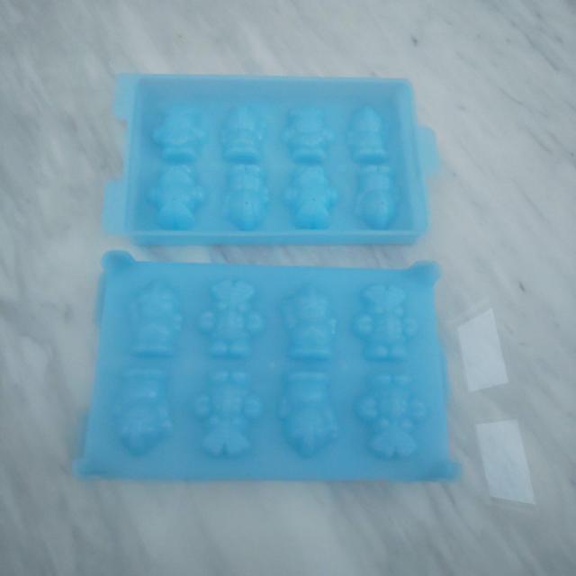 ウルトラマン バルタン星人 製氷皿 < アニメ/コミック/キャラクター  ウルトラマン バルタン星人 製氷皿 < アニメ/コミック/キャラクターの