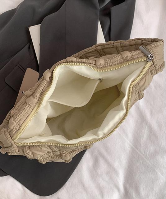 送料無料 新品 キルティングショルダーバッグ大容量軽量鞄 < 女性ファッション  送料無料 新品 キルティングショルダーバッグ大容量軽量鞄 < 女性ファッションの