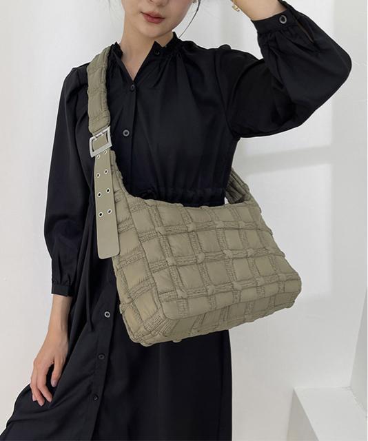 送料無料 新品 キルティングショルダーバッグ大容量軽量鞄 < 女性ファッション  送料無料 新品 キルティングショルダーバッグ大容量軽量鞄 < 女性ファッションの