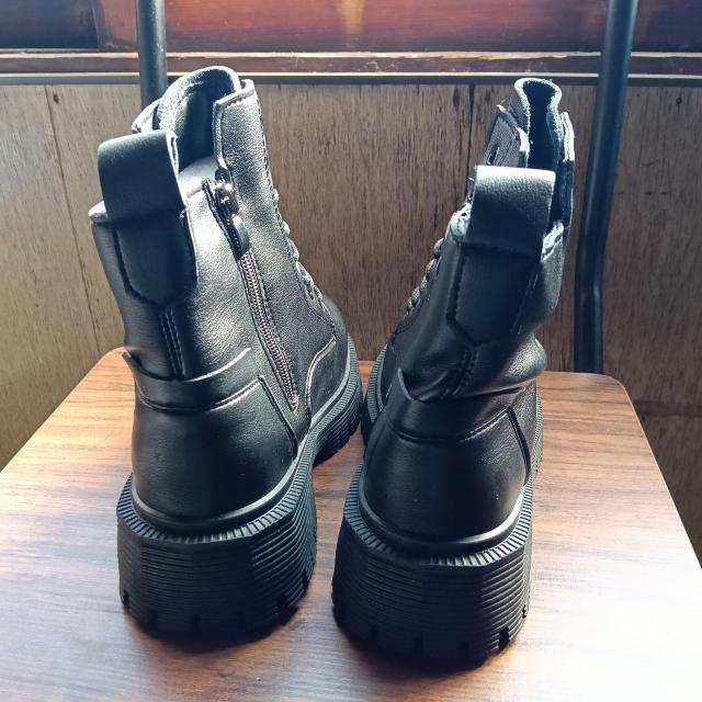 新品 23cm レディース ブーツ ブラック 厚底 シューズ サイドゴア < 女性ファッション 新品 23cm レディース ブーツ ブラック 厚底 シューズ サイドゴア < 女性ファッションの