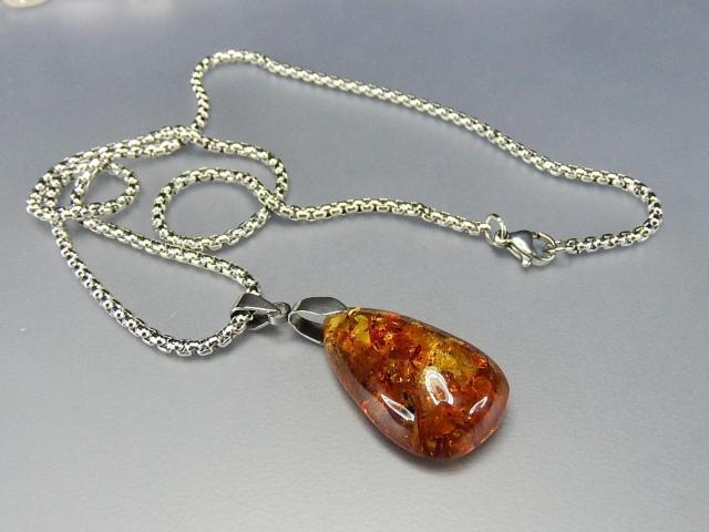 貴重天然石アンバー琥珀天然しずく形ペンダント2.6〜3gステンレスチェーン付きネックレス金運 < 女性アクセサリー/時計  貴重天然石アンバー琥珀天然しずく形ペンダント2.6〜3gステンレスチェーン付きネックレス金運 < 女性アクセサリー/時計の