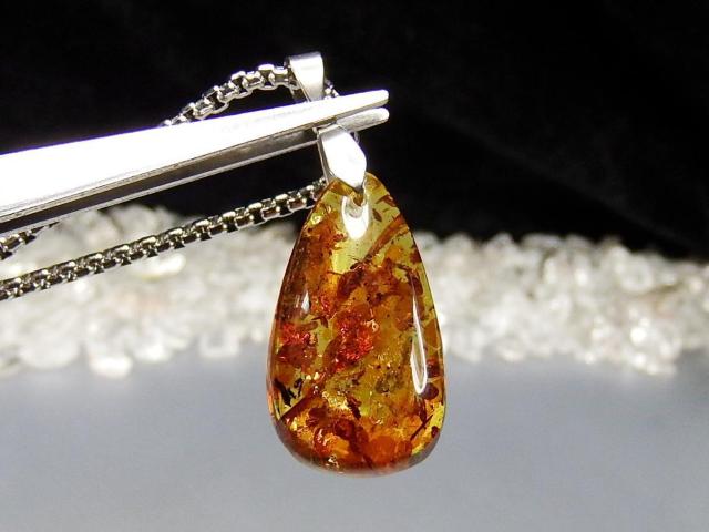 貴重天然石アンバー琥珀天然しずく形ペンダント2.6〜3gステンレスチェーン付きネックレス金運 < 女性アクセサリー/時計  貴重天然石アンバー琥珀天然しずく形ペンダント2.6〜3gステンレスチェーン付きネックレス金運 < 女性アクセサリー/時計の