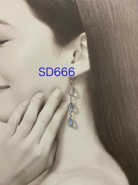 【樹脂ピアス】ドロップ型ガラスビーズの3連ピアス < 女性アクセサリー/時計  【樹脂ピアス】ドロップ型ガラスビーズの3連ピアス  < 女性アクセサリー/時計の