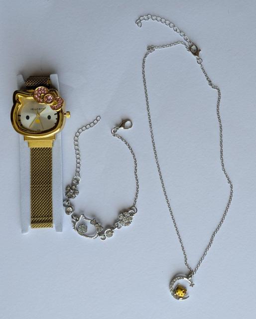 大特価スタート価格!ハローキティちゃんレディース時計&ブレスレット&ネックレス(オマケ)の出品 < 女性アクセサリー/時計 大特価スタート価格!ハローキティちゃんレディース時計&ブレスレット&ネックレス(オマケ)の出品 < 女性アクセサリー/時計の