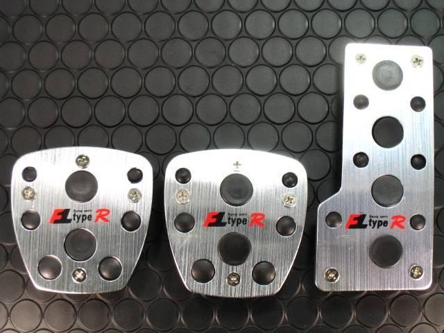 汎用アルミペダルセット(MT用)@ < 自動車/バイク 汎用アルミペダルセット(MT用)@ < 自動車/バイク