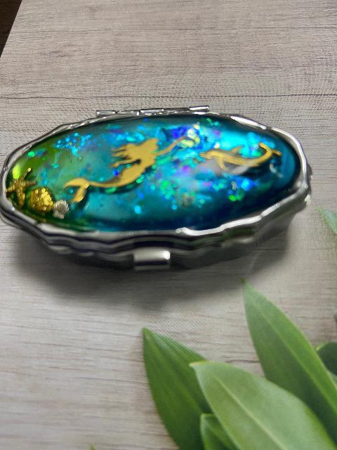 ハンドメイド レジン ピルケース マーメイドとイルカ < 女性ファッション  ハンドメイド レジン ピルケース マーメイドとイルカ < 女性ファッションの