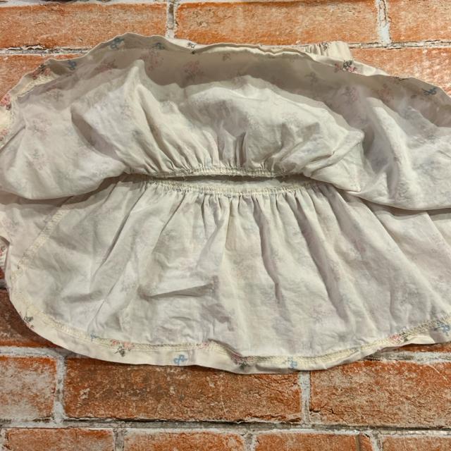 韓国服NiNibello 花柄クリーム色スカート 青リボン付きMサイズ < キッズ/ベビー  韓国服NiNibello 花柄クリーム色スカート 青リボン付きMサイズ < キッズ/ベビーの