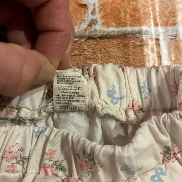 韓国服NiNibello 花柄クリーム色スカート 青リボン付きMサイズ < キッズ/ベビー  韓国服NiNibello 花柄クリーム色スカート 青リボン付きMサイズ < キッズ/ベビーの