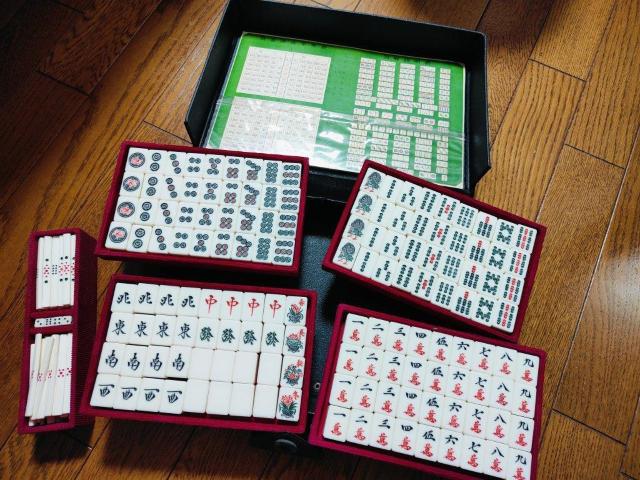 マージャン 麻雀牌 背竹 セット < おもちゃ  マージャン 麻雀牌 背竹 セット  < おもちゃの