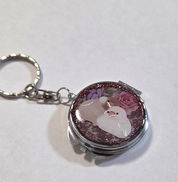 文鳥手鏡・キーリング付き♪ ハンドメイド  文鳥アクセサリー   文鳥グッズ  手鏡  コンパクトミラー  レジン文鳥  鳥グッズ < 女性ファッション  文鳥手鏡・キーリング付き♪ ハンドメイド  文鳥アクセサリー   文鳥グッズ  手鏡  コンパクトミラー  レジン文鳥  鳥グッズ < 女性ファッションの