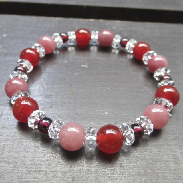 カーネリアンx赤水晶xガーネットブレスレット 天然石 < 女性アクセサリー/時計 カーネリアンx赤水晶xガーネットブレスレット 天然石 < 女性アクセサリー/時計の