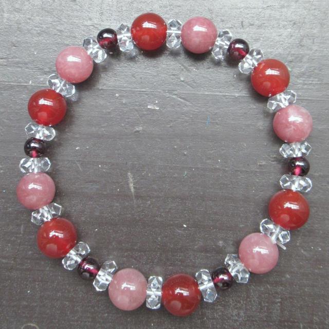 カーネリアンx赤水晶xガーネットブレスレット 天然石 < 女性アクセサリー/時計 カーネリアンx赤水晶xガーネットブレスレット 天然石 < 女性アクセサリー/時計の