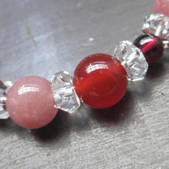 カーネリアンx赤水晶xガーネットブレスレット 天然石 < 女性アクセサリー/時計 カーネリアンx赤水晶xガーネットブレスレット 天然石 < 女性アクセサリー/時計の